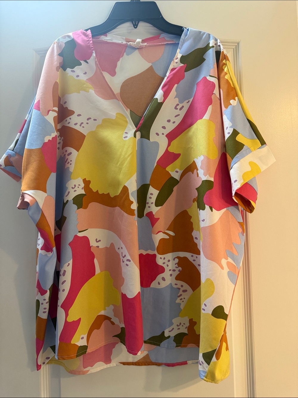 Jodifl medium Relaxed V-Neck Floral Abstract Print Top - Multicolor